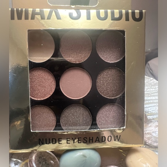 Max Studio Nude Eyeshadow Palette - Picture 1 of 3